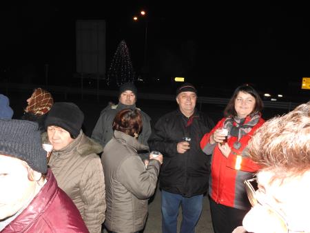 Blagoslov božično-novoletnega drevesa s prižigom lučk v razkriškem križišču 9